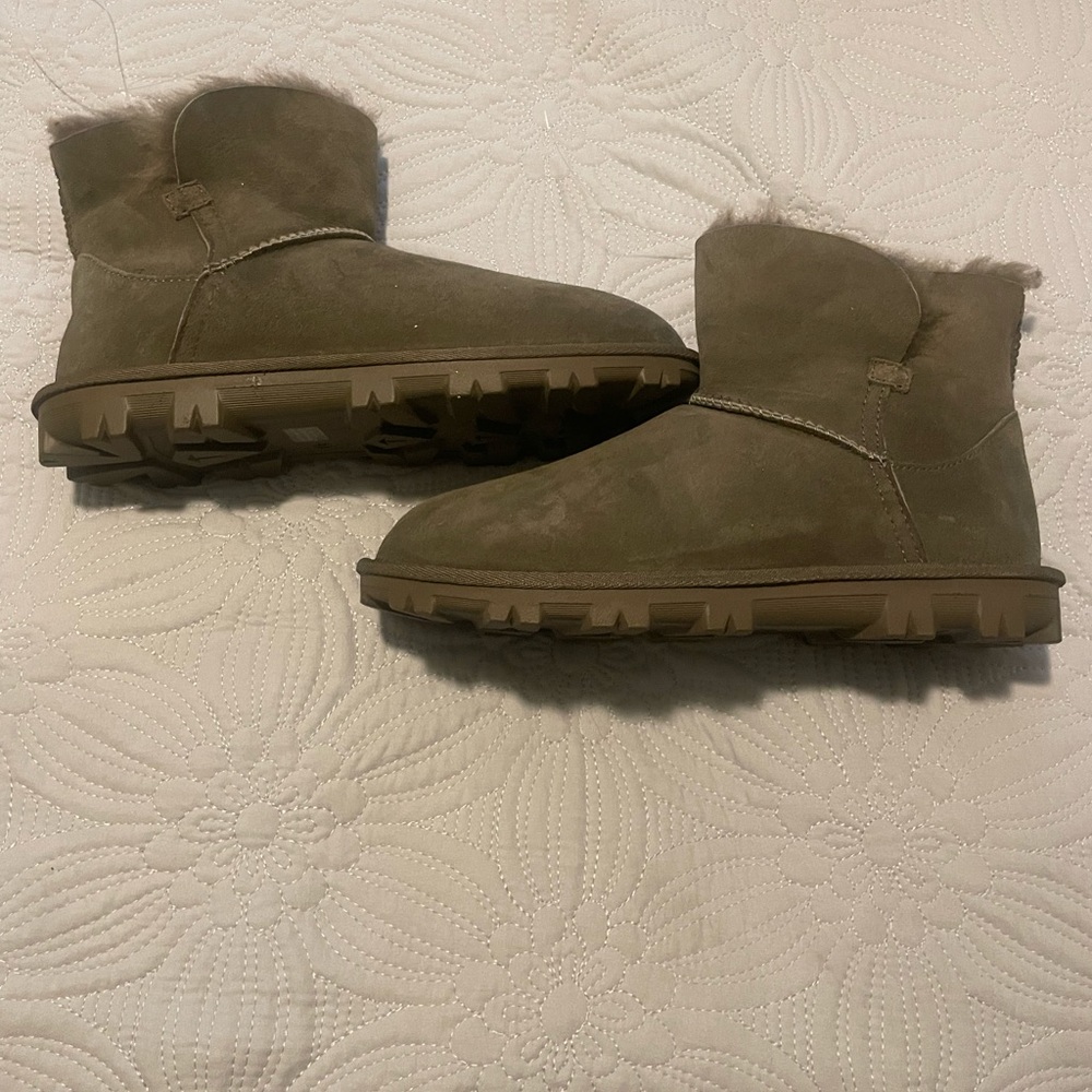Cozy Dark Green Ankle Boots